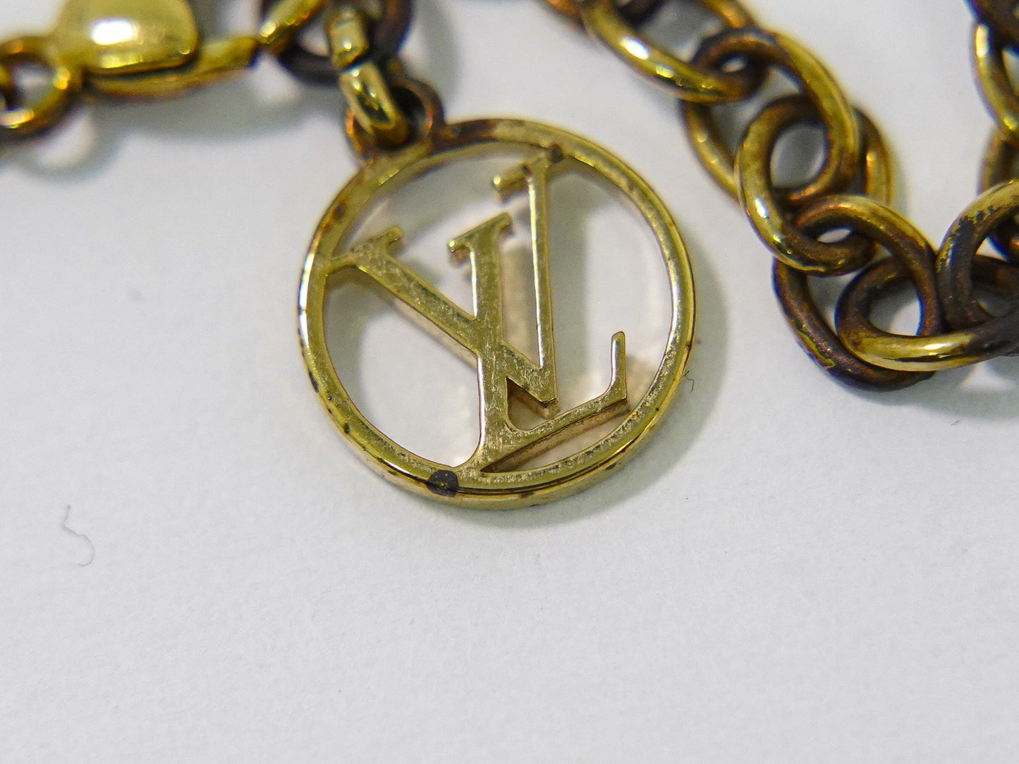 LOUIS VUITTON エセンシャル V ネックレス GP ゴールド M61083