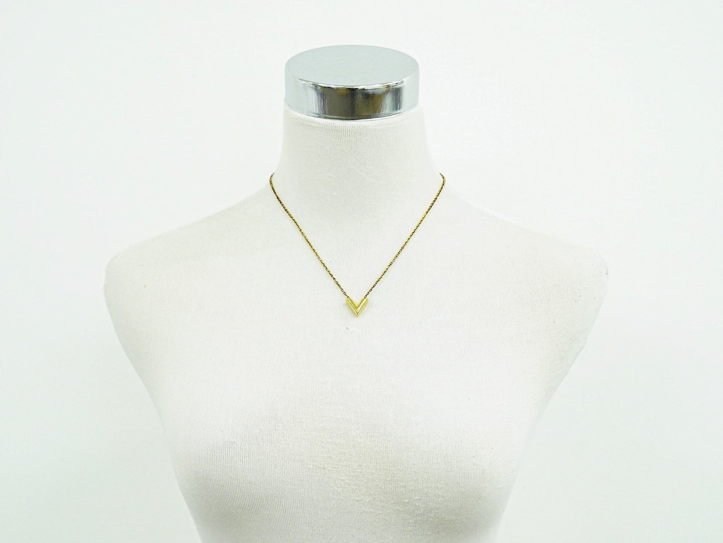 LOUIS VUITTON エセンシャル V ネックレス GP ゴールド M61083