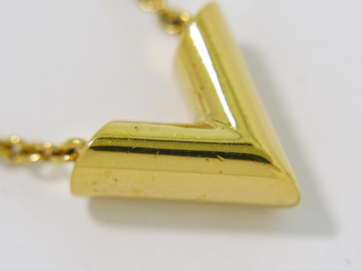 LOUIS VUITTON エセンシャル V ネックレス GP ゴールド M61083