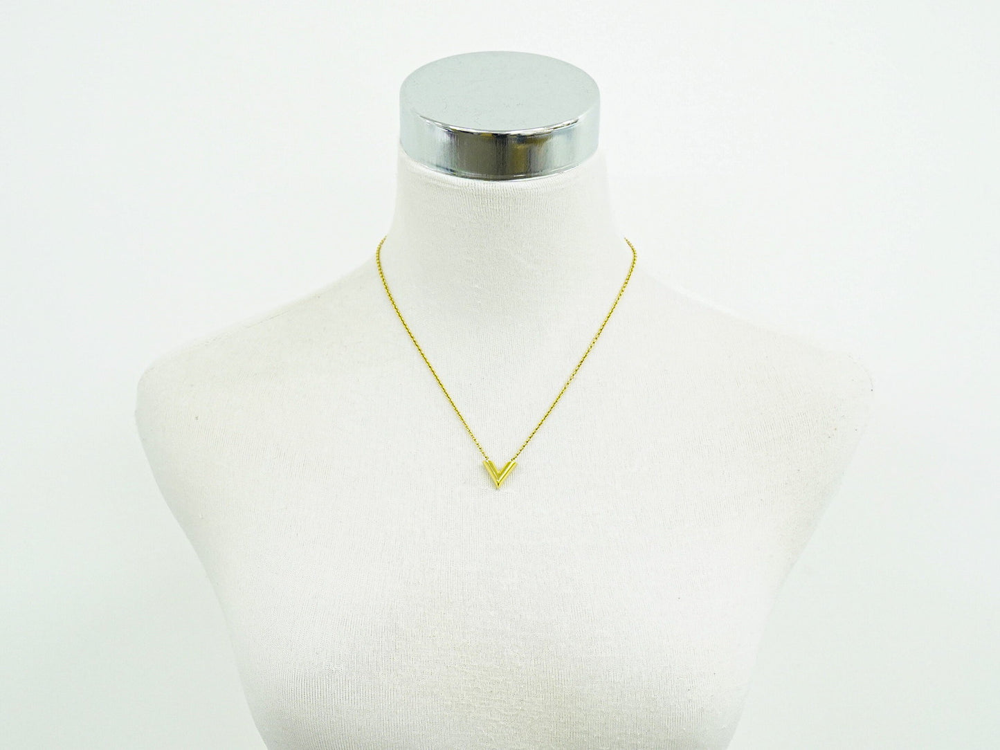 LOUIS VUITTON エセンシャル V ネックレス GP ゴールド M61083