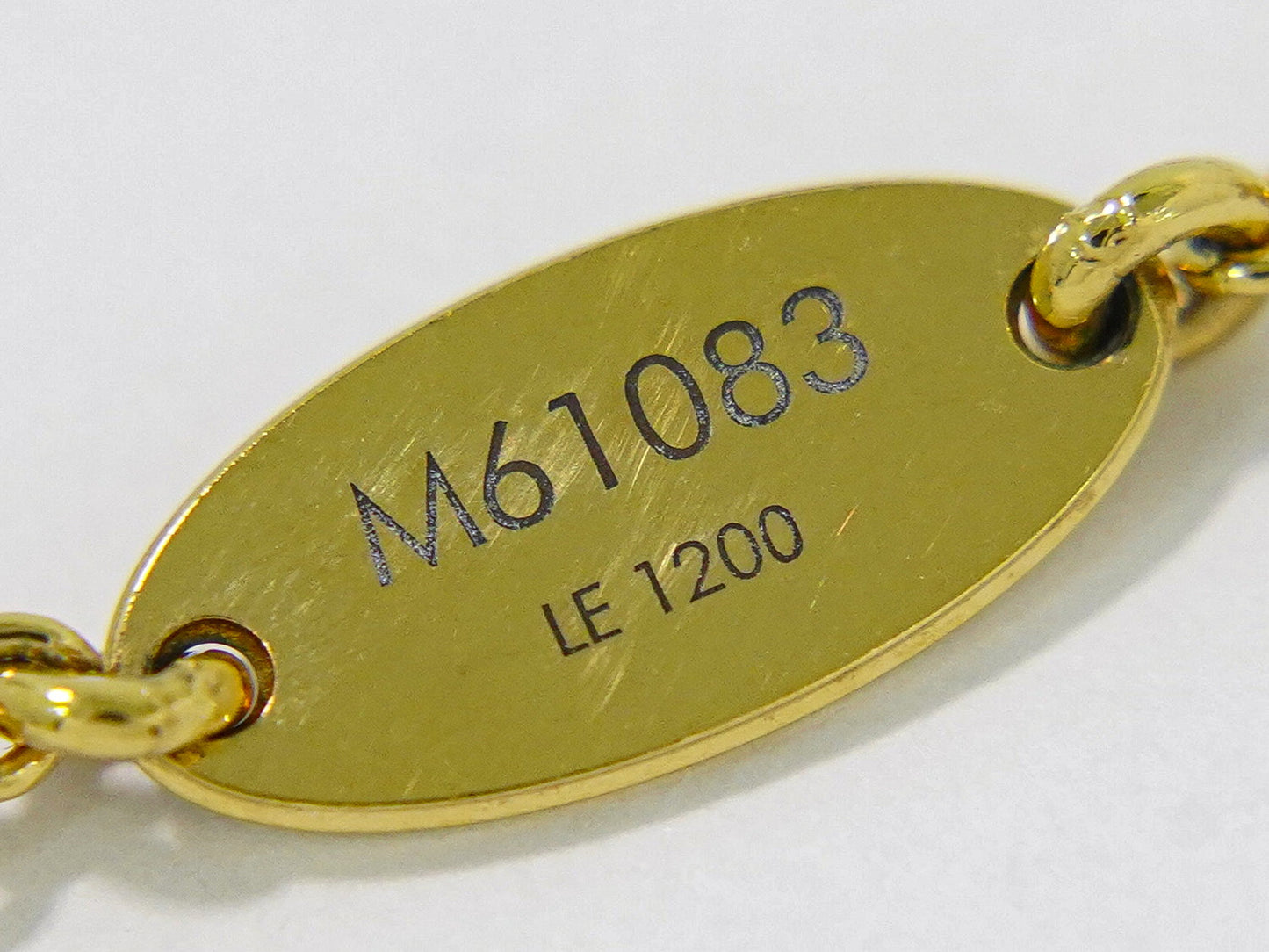 LOUIS VUITTON エセンシャル V ネックレス GP ゴールド M61083