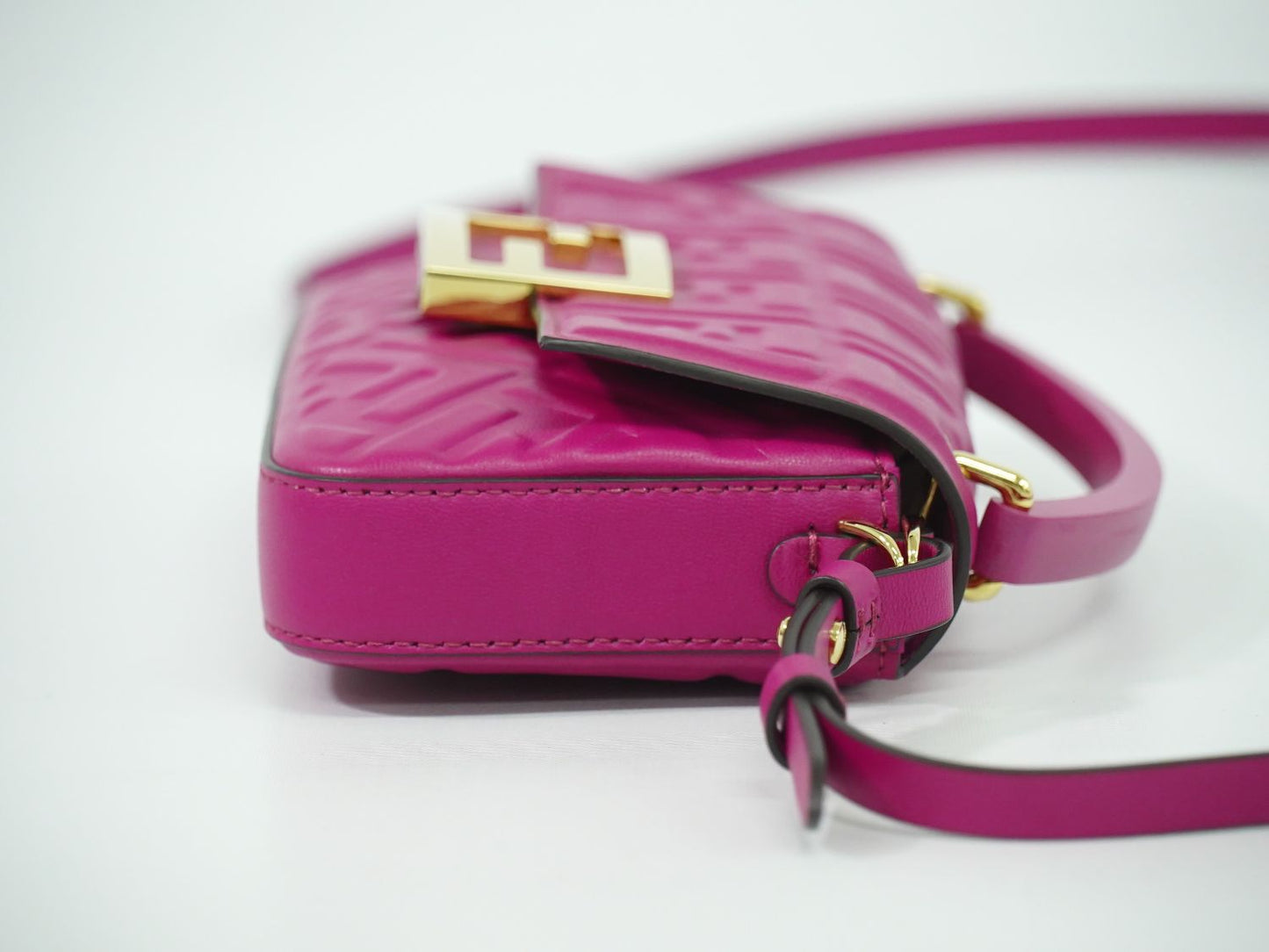 FENDI バゲット フォンポーチ ズッカ 2WAY ショルダーバッグ ピンク 7AS142