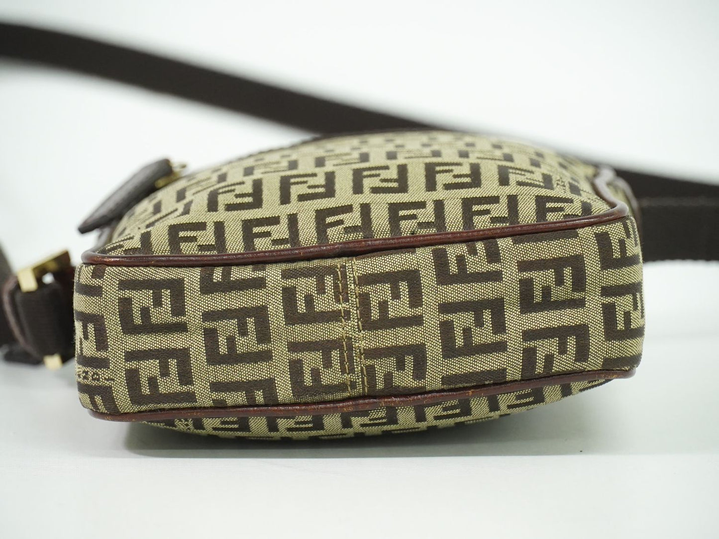 FENDI ズッキーノ ショルダーバッグ ベージュ ブラウン 8BT098