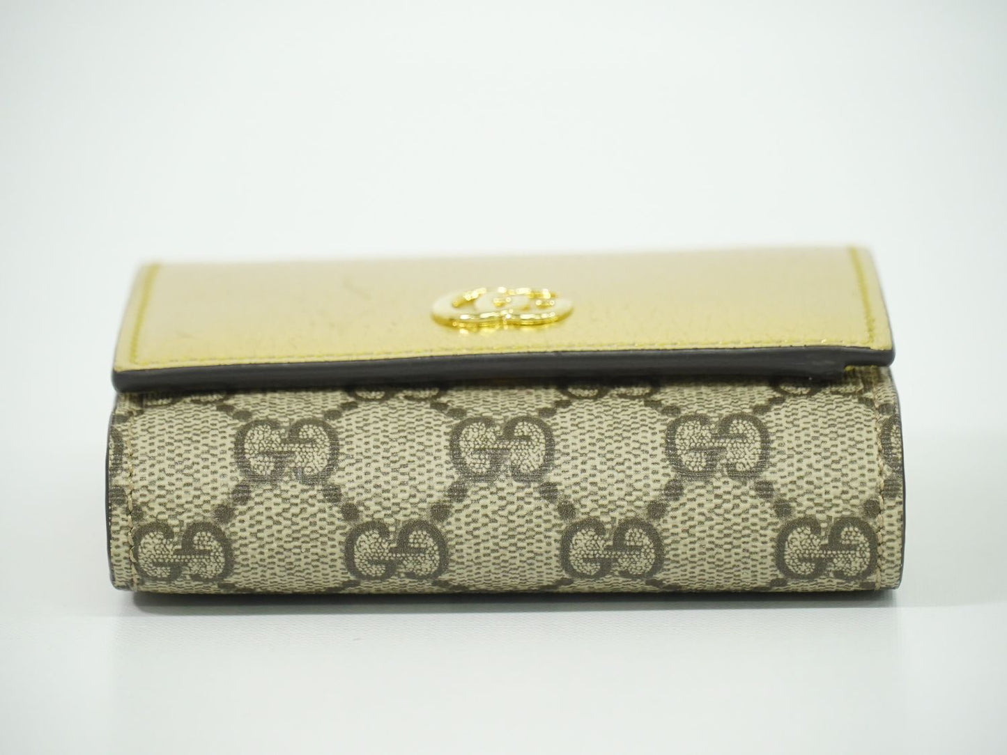 GUCCI GGマーモント 折財布 ベージュ ゴールド 598587