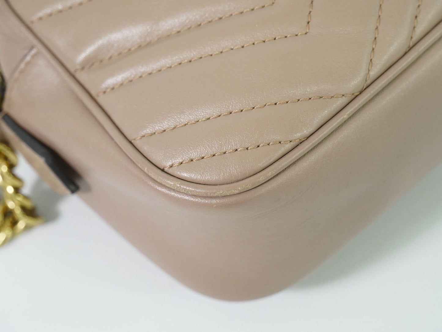 GUCCI GGマーモント キルティング スモール ショルダーバッグ ベージュ 447632