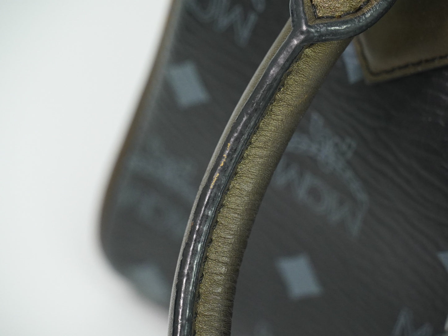 MCM ヴィセトス ミュンヘンライオン ミニボストンバッグ ブラック マルチカラー