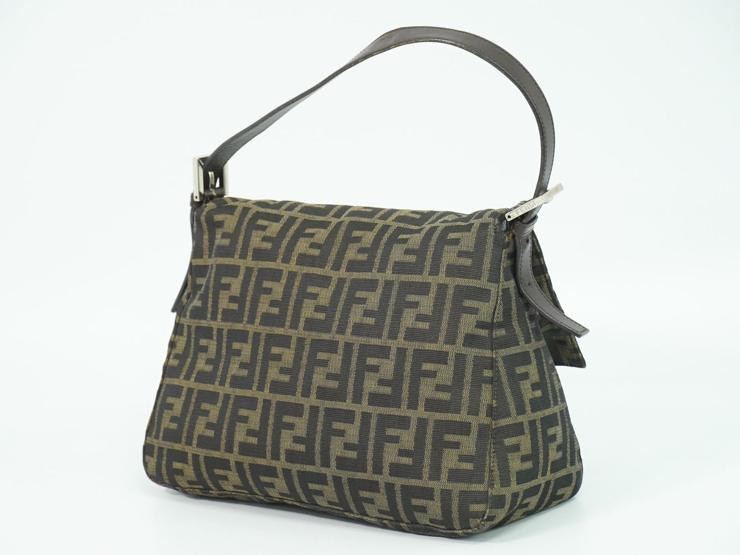 FENDI ズッカ ショルダーバッグ ブラウン