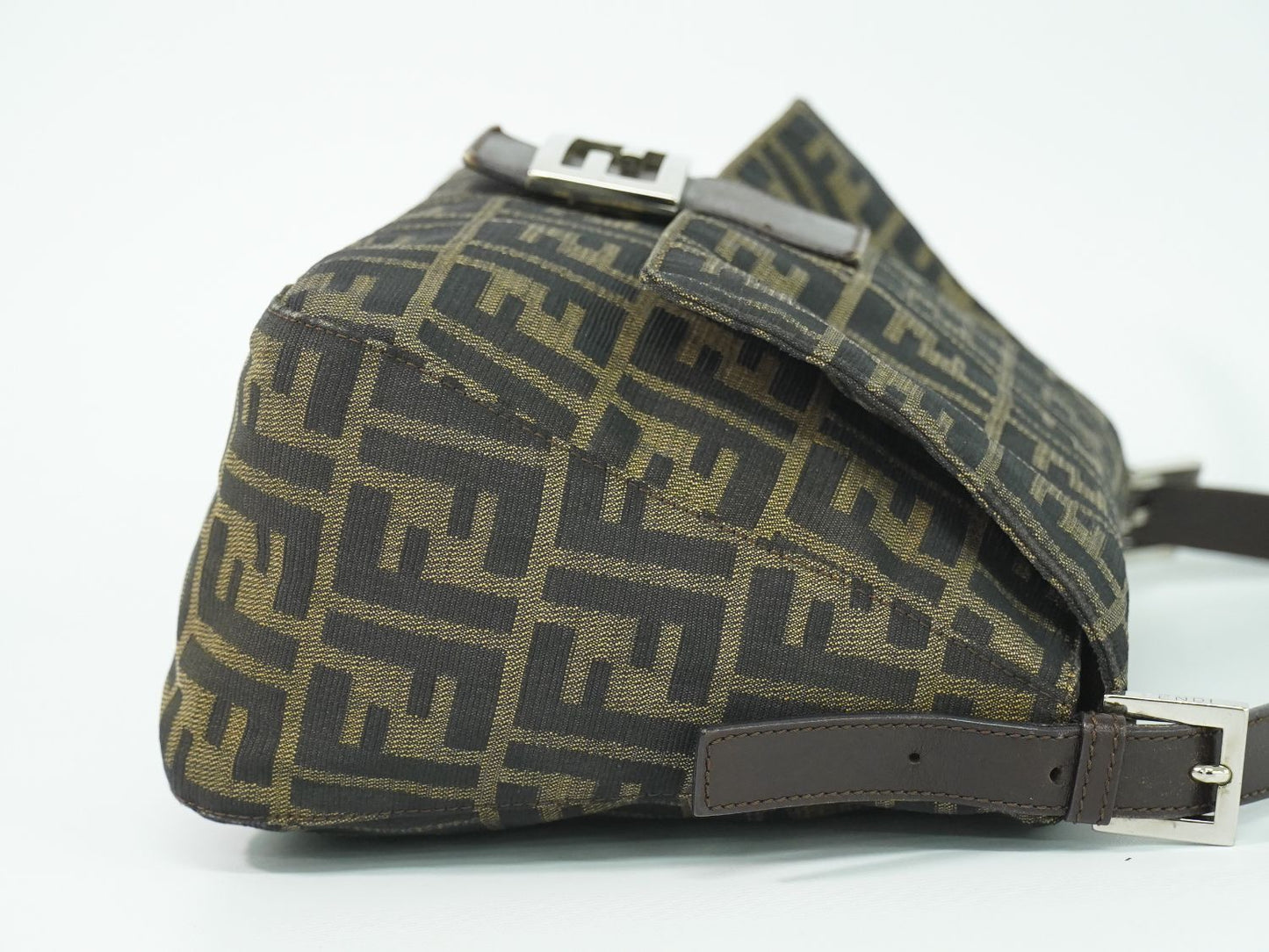 FENDI ズッカ ショルダーバッグ ブラウン