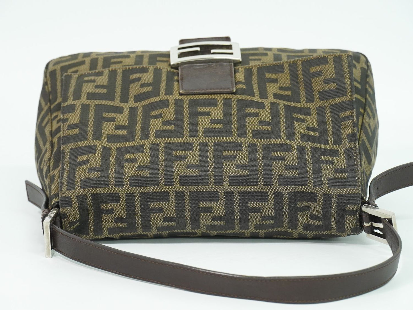 FENDI ズッカ ショルダーバッグ ブラウン