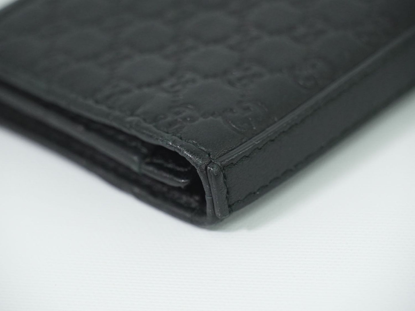 GUCCI マイクログッチシマ レザー カードケース ブラック 323401