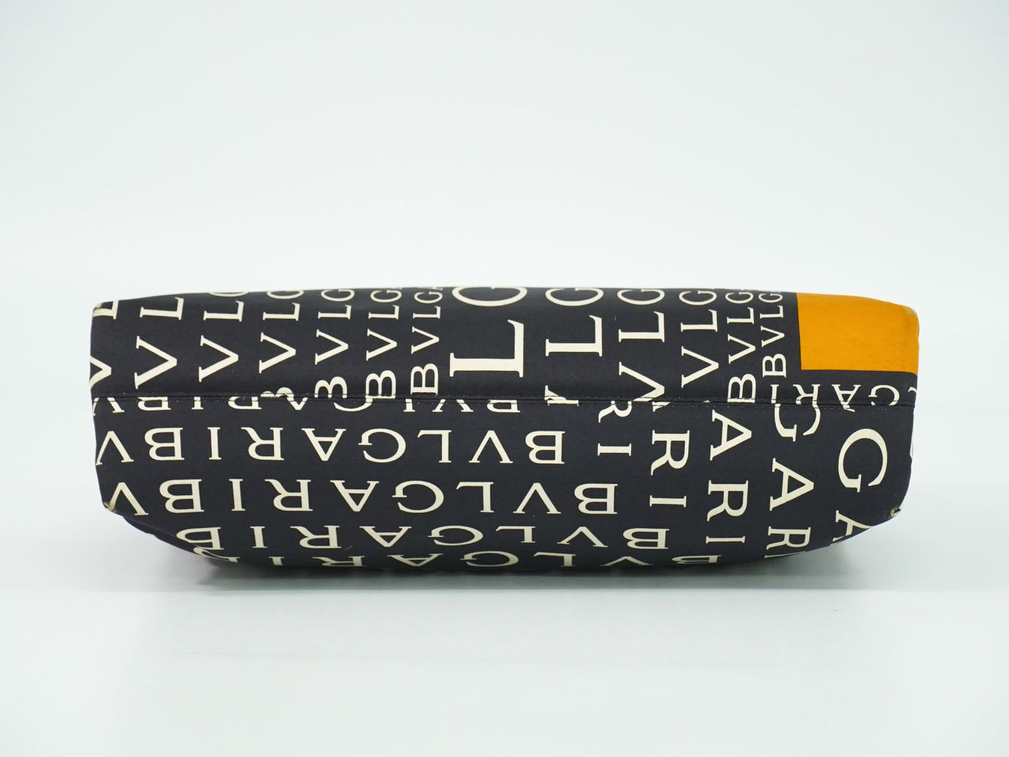 BVLGARI ロゴマニア ショルダーバッグ ブラック オレンジ