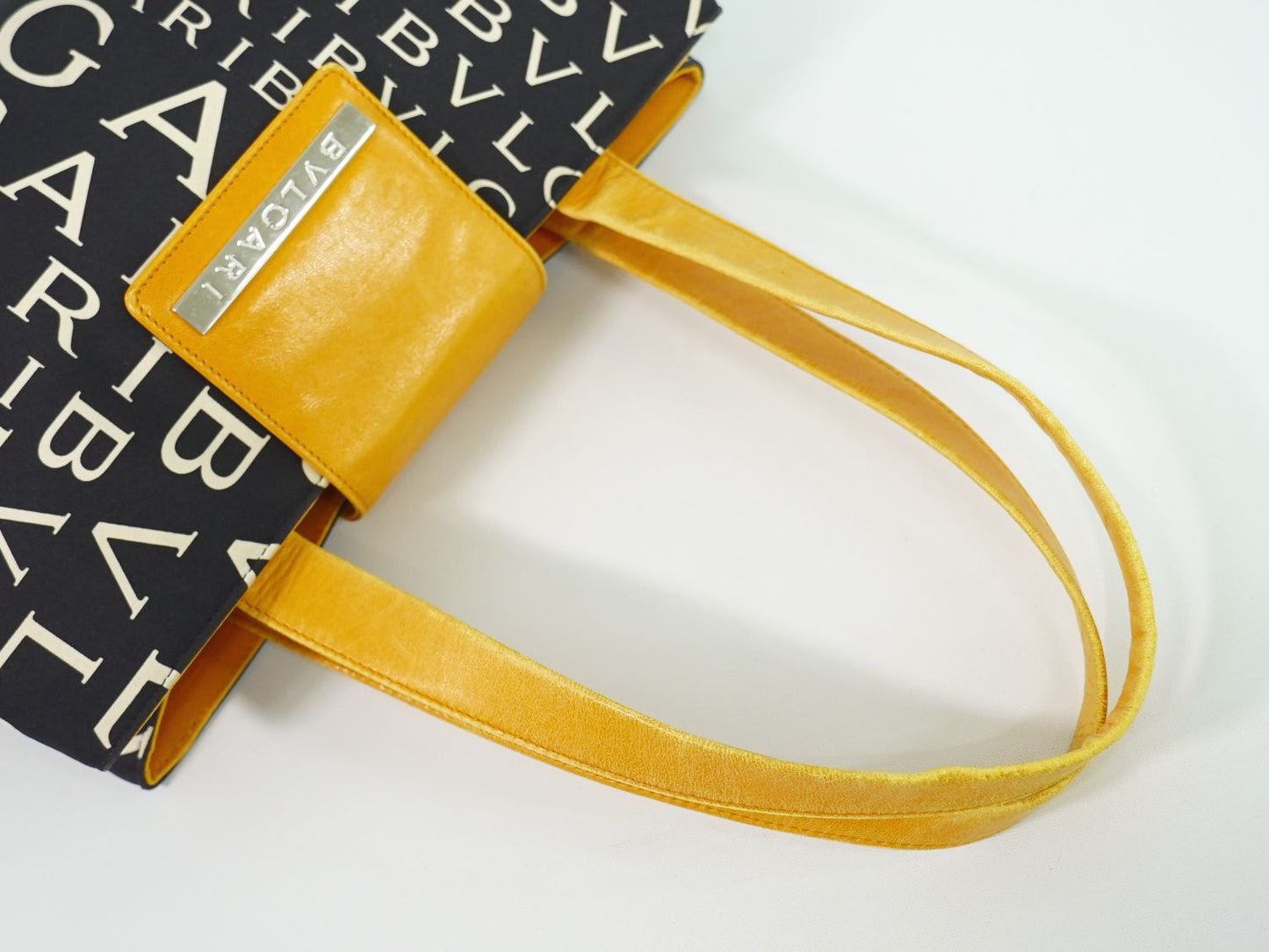 BVLGARI ロゴマニア ショルダーバッグ ブラック オレンジ