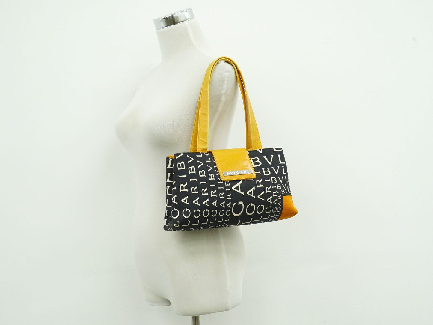 BVLGARI ロゴマニア ショルダーバッグ ブラック オレンジ