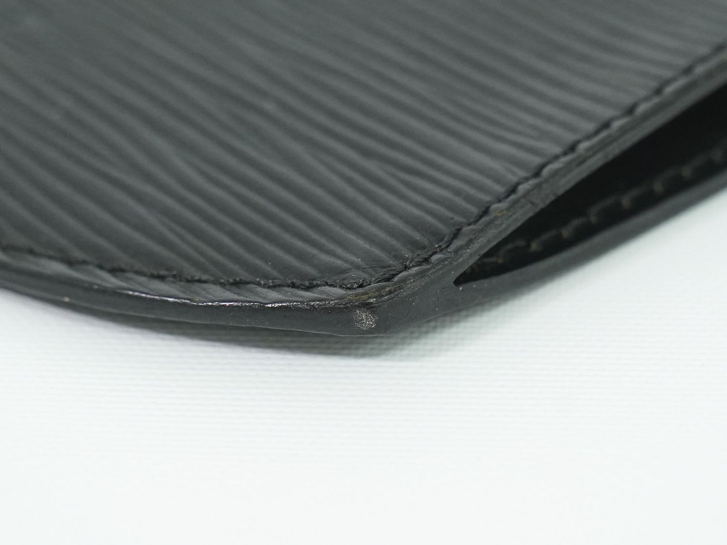 LOUIS VUITTON シャーウッド エピ レザー ポーチ ノワール M52902