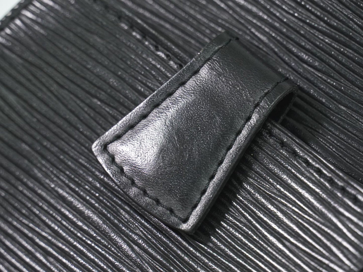 LOUIS VUITTON シャーウッド エピ レザー ポーチ ノワール M52902