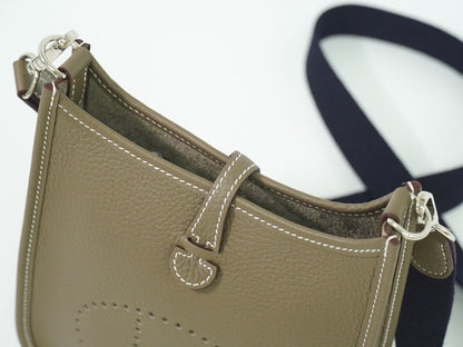 HERMES エヴリン TPM トリヨンクレマンス レザー ショルダーバッグ B刻 エトゥープ
