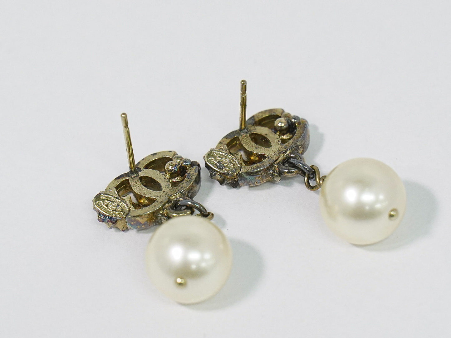 CHANEL ココマーク フェイクパール ピアス GP ホワイト