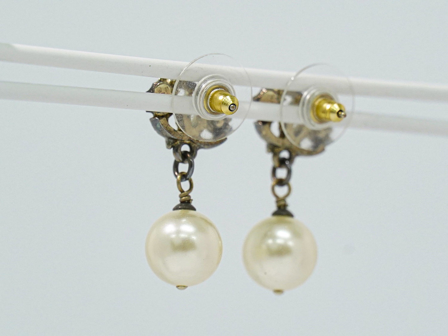 CHANEL ココマーク フェイクパール ピアス GP ホワイト