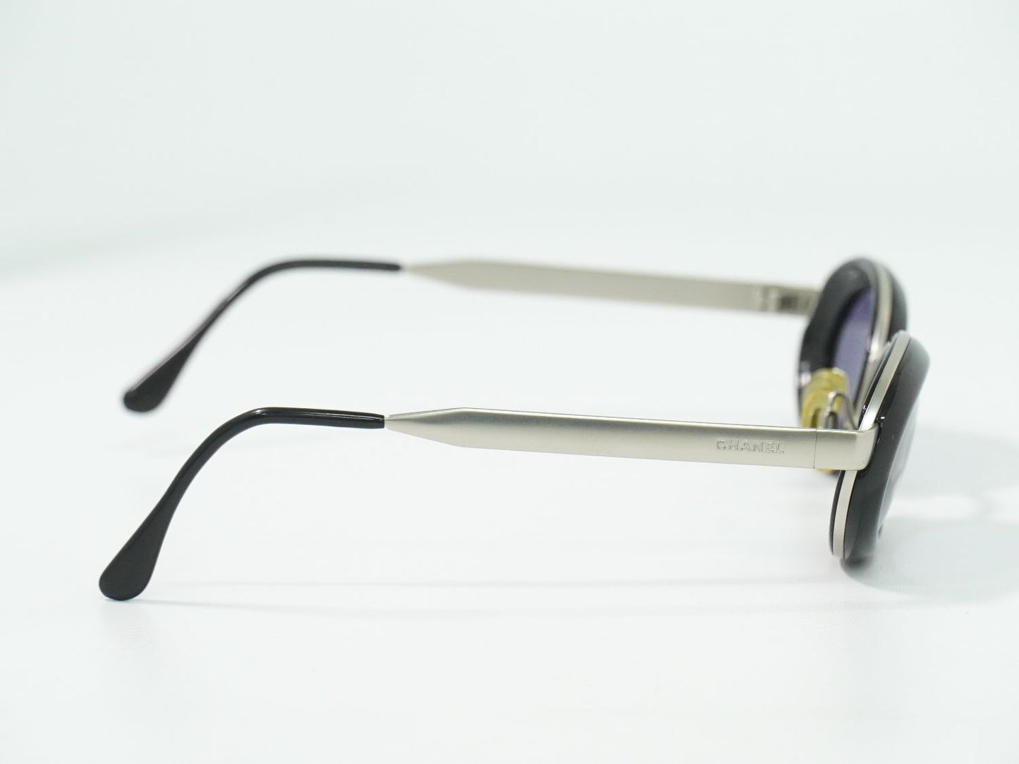 CHANEL ロゴ サングラス ブラック シルバー金具
