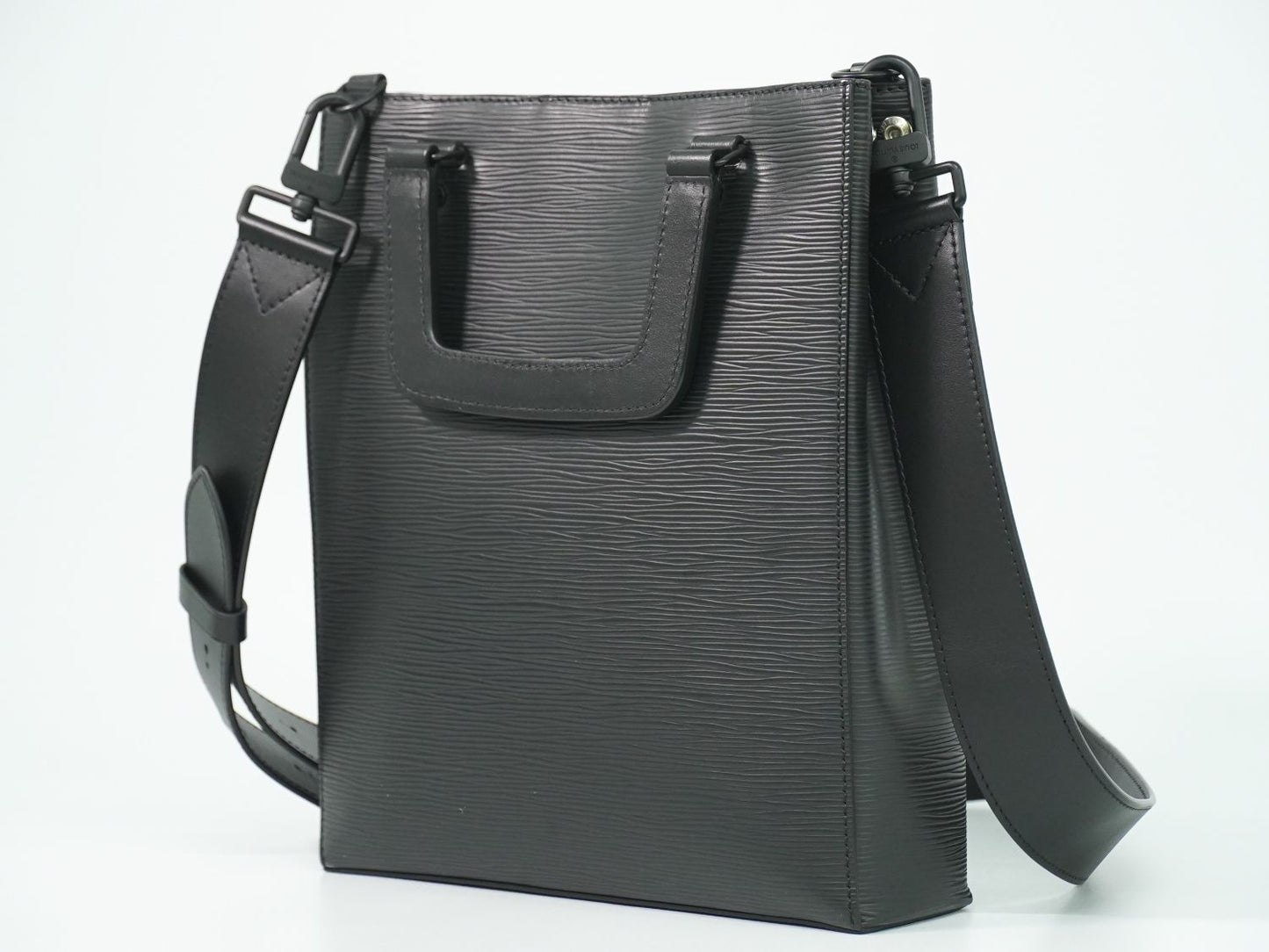 LOUIS VUITTON サックプラ フォールド エピ レザー 2WAY ショルダーバッグ ノワール M58497