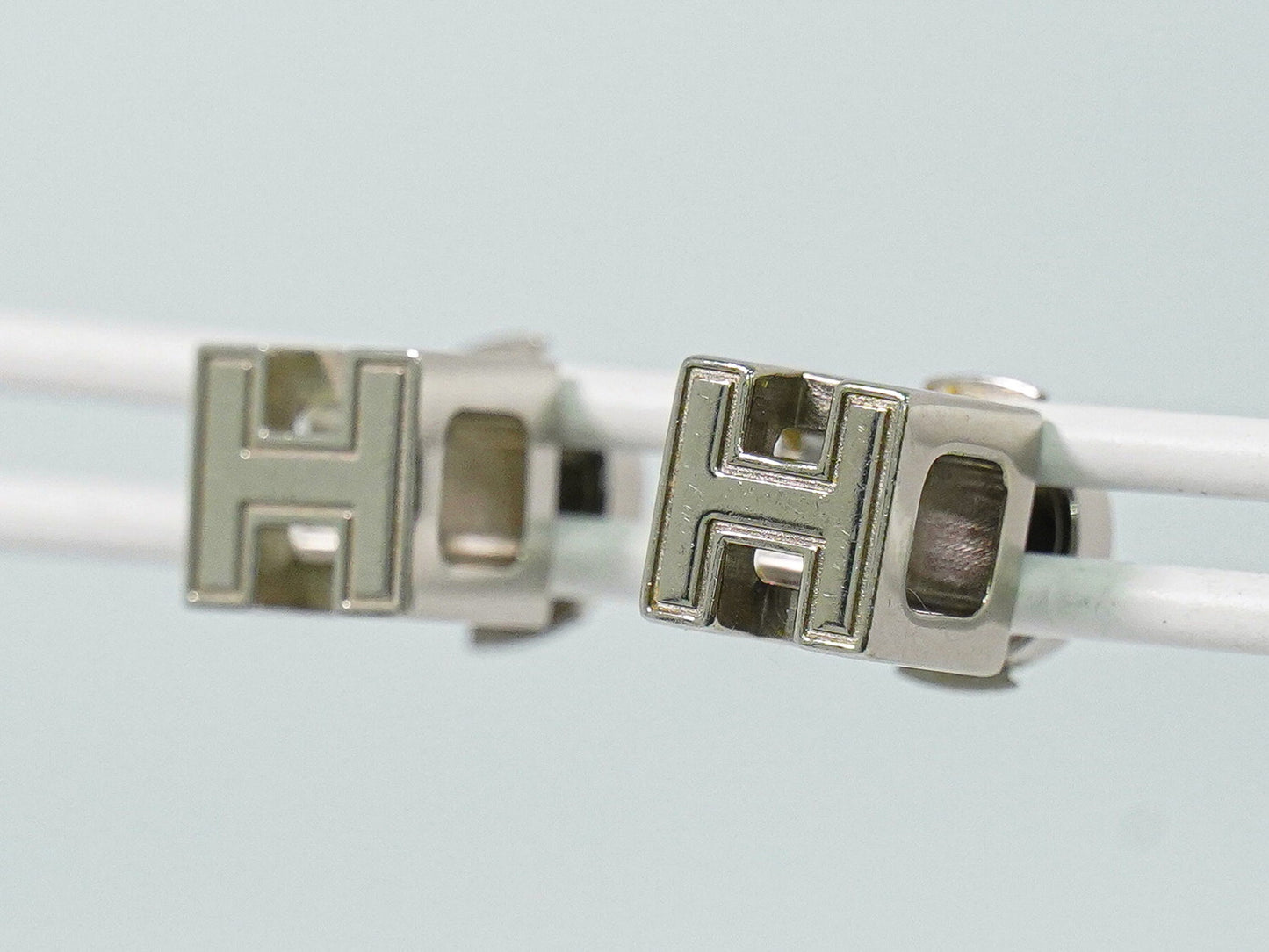 HERMES Hキューブ ピアス メタル
