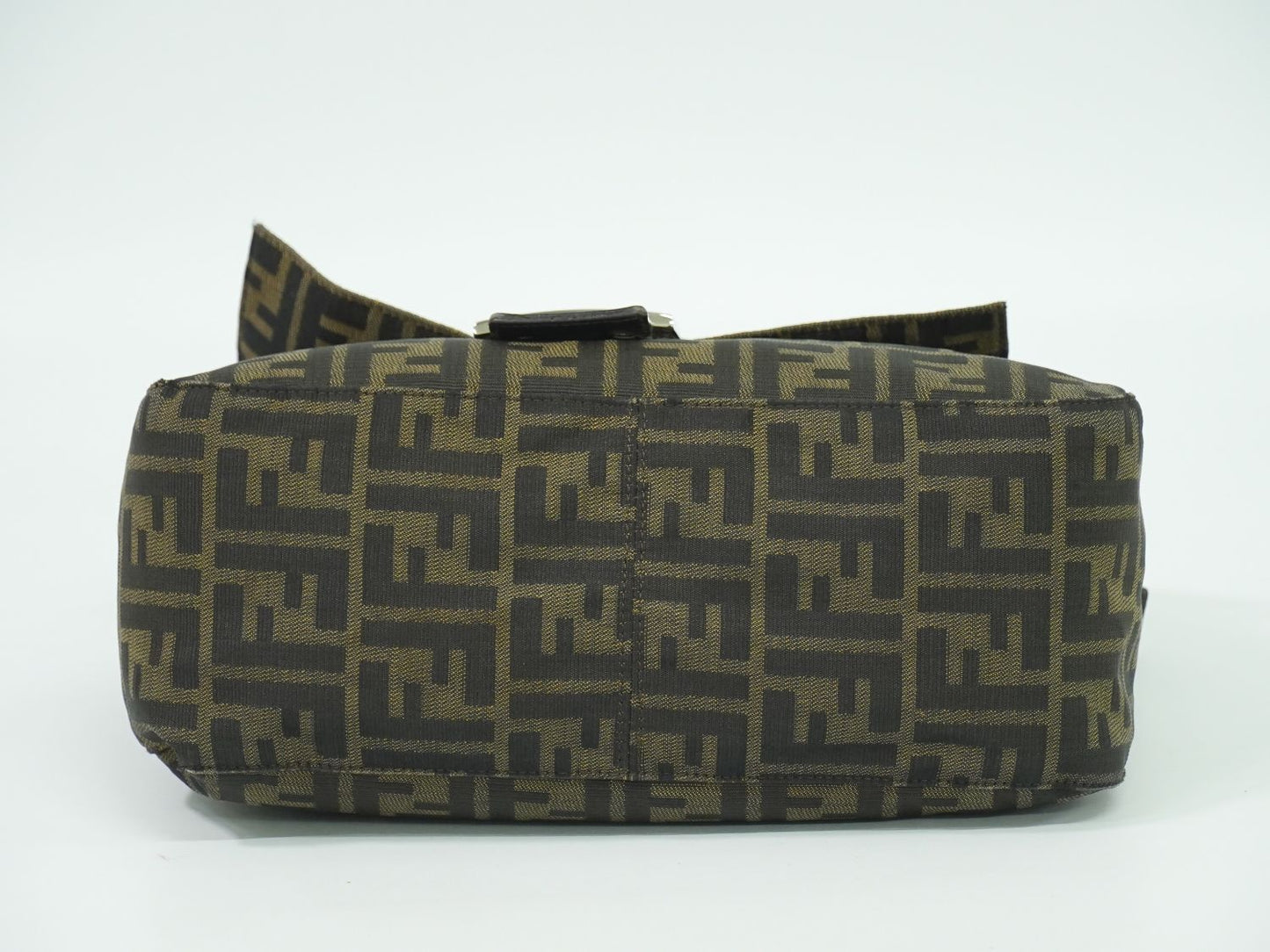 FENDI ズッカ マンマバケット ショルダーバッグ ブラウン