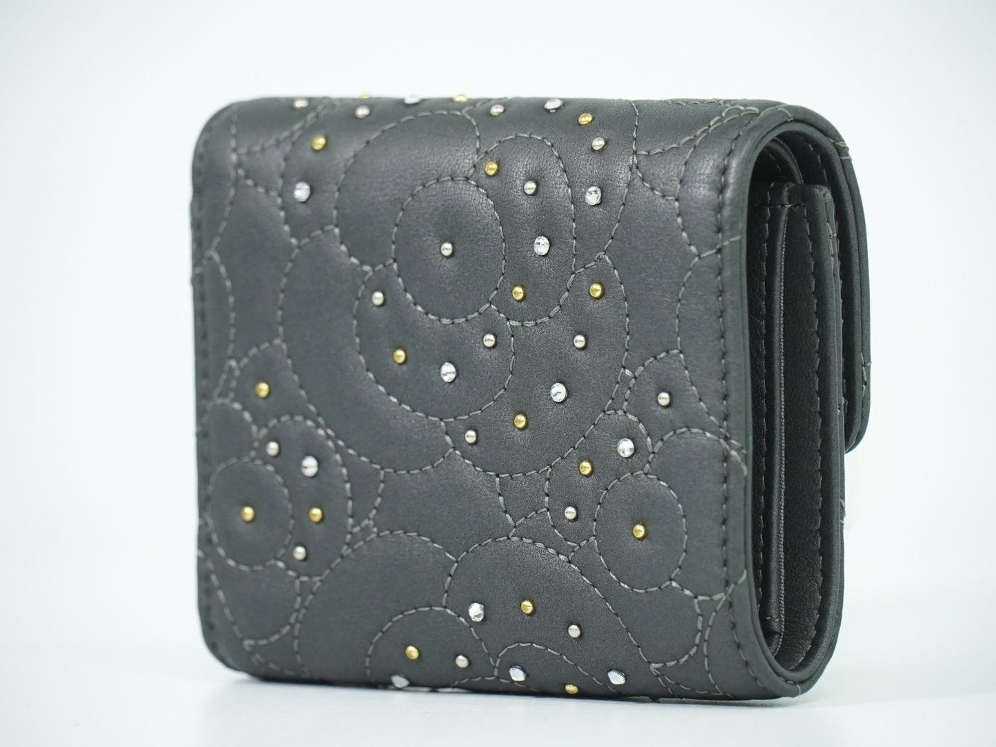 CHANEL カメリア ラインストーン 折財布 ダークグレー