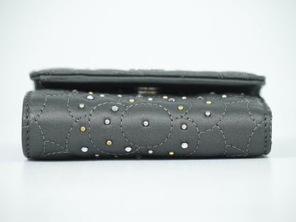 CHANEL カメリア ラインストーン 折財布 ダークグレー