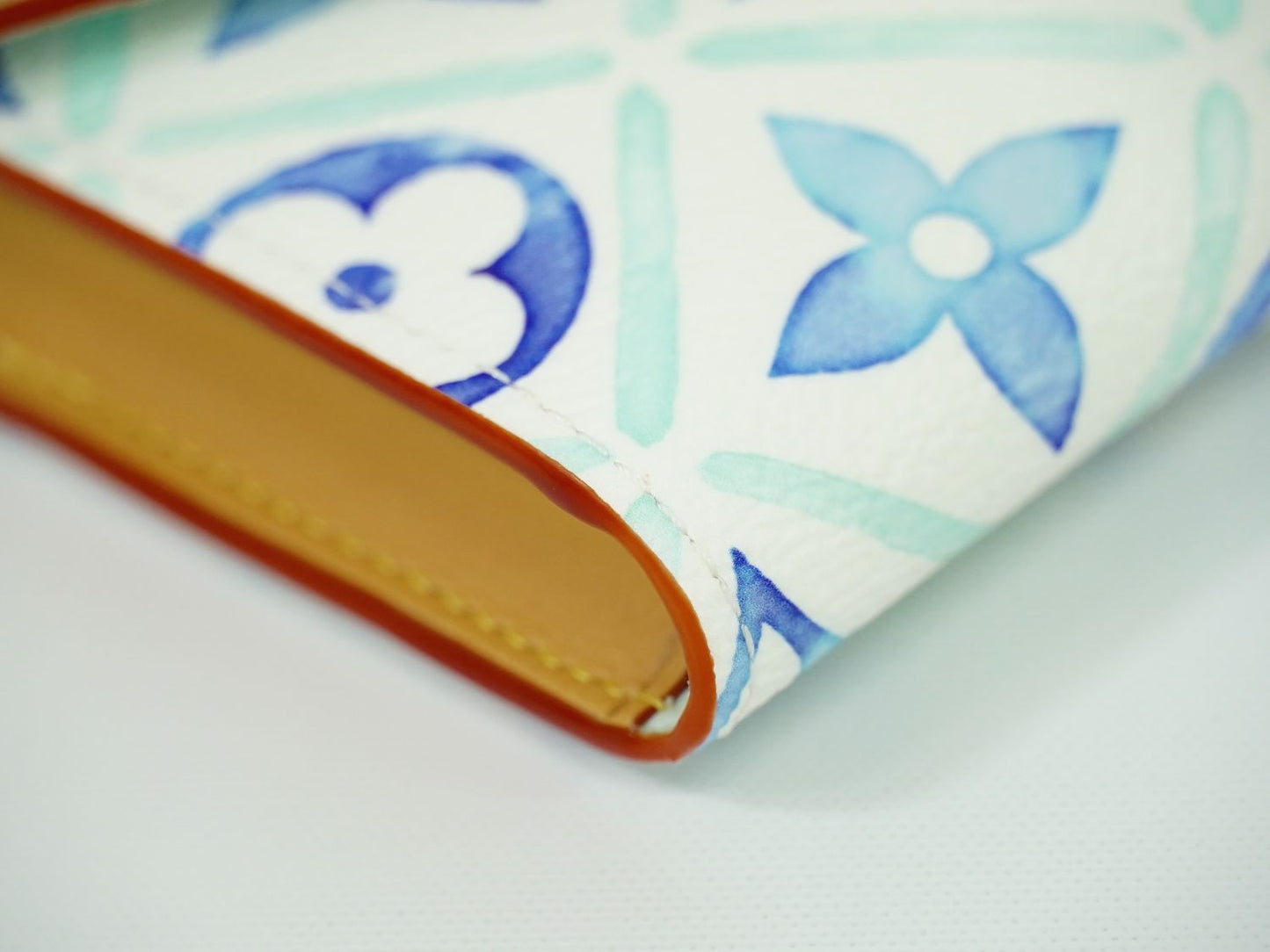 LOUIS VUITTON バイ ザ プール モノグラム タイル トランプケース ラグーン ブルー ホワイト GI1100