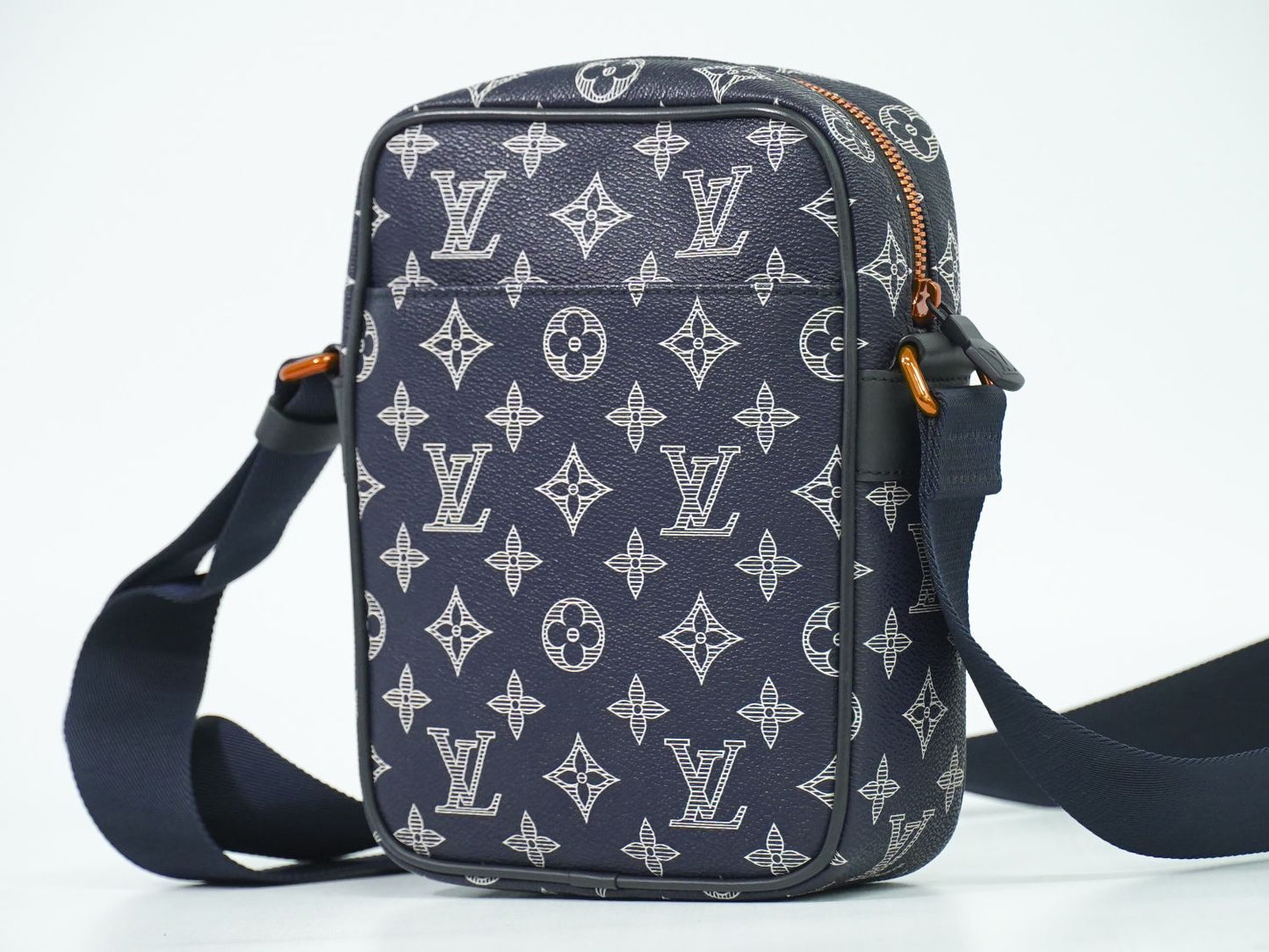 LOUIS VUITTON ダヌーブ PM アップサイドダウン モノグラム インク ショルダーバッグ ネイビー M43678