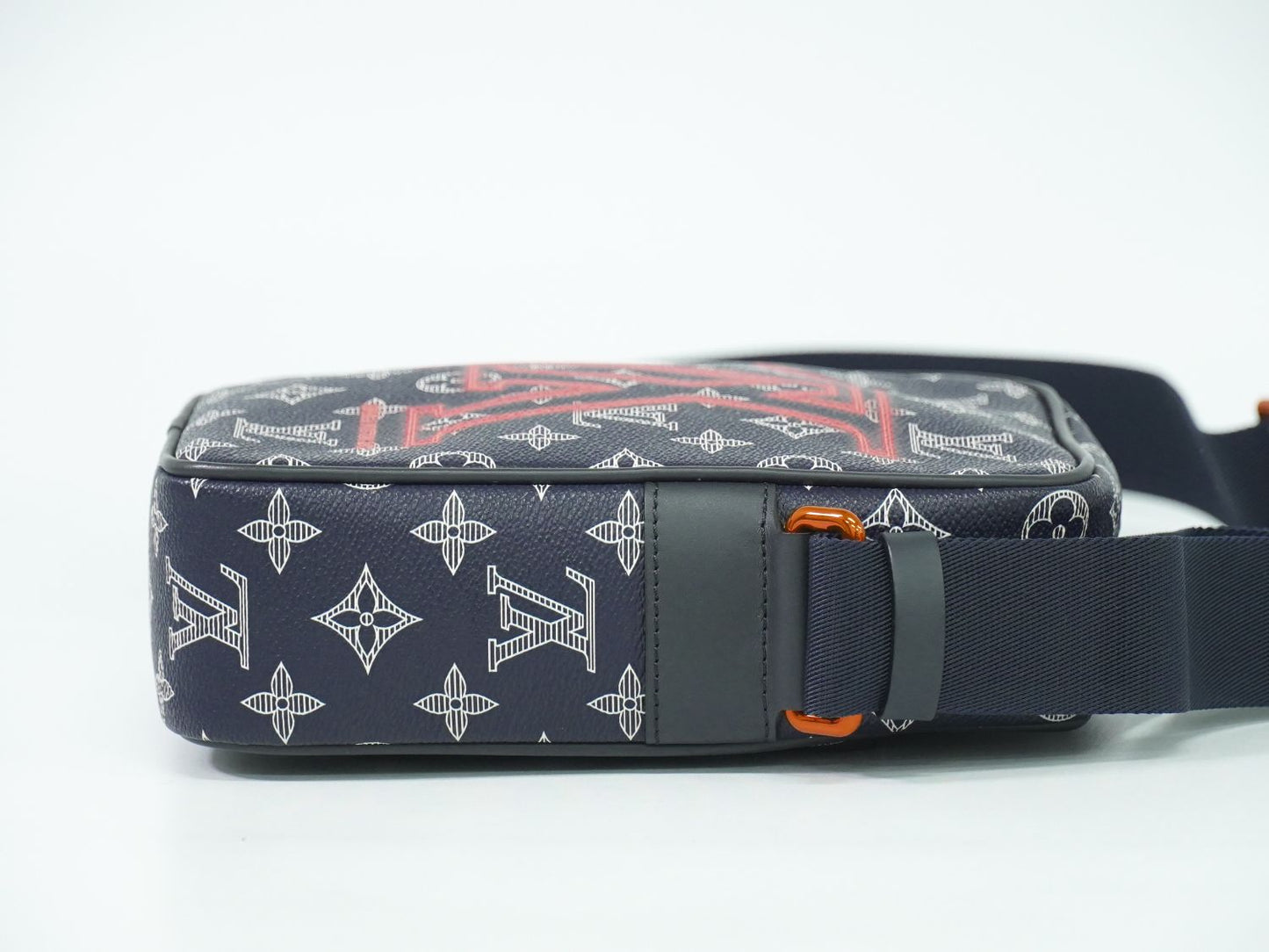 LOUIS VUITTON ダヌーブ PM アップサイドダウン モノグラム インク ショルダーバッグ ネイビー M43678