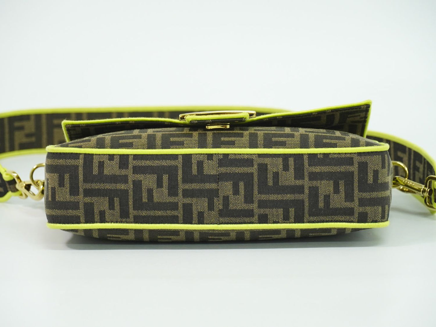 FENDI ズッカ バケット 2WAY ショルダーバッグ ブラウン ネオンイエロー 8BR600