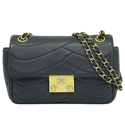 CHANEL ココマーク 波ステッチ ショルダーバッグ ブラック