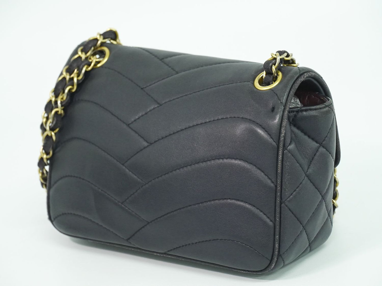 CHANEL ココマーク 波ステッチ ショルダーバッグ ブラック