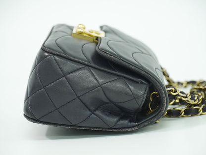 CHANEL ココマーク 波ステッチ ショルダーバッグ ブラック