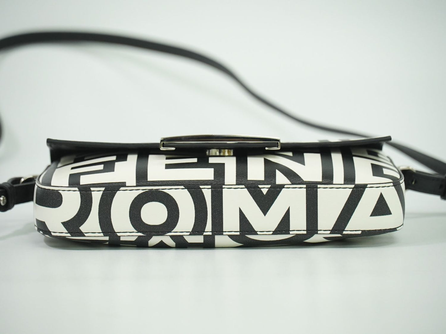 FENDI × MARC JACOBS バゲット フォンポーチ 2WAY ショルダーバッグ ホワイト ブラック 7AS142