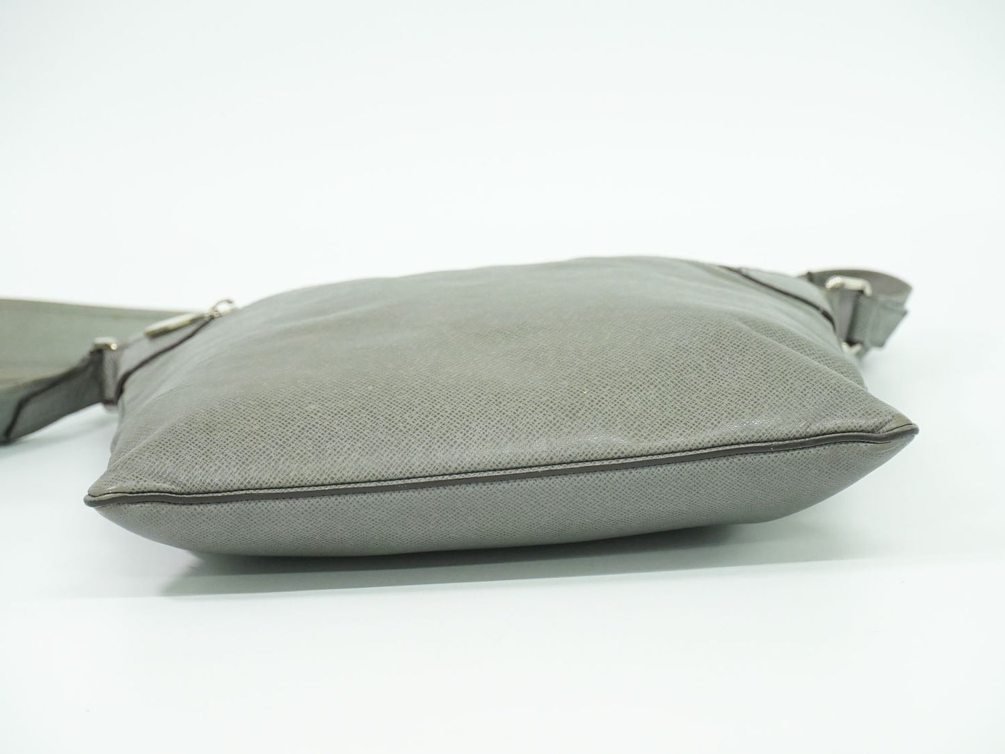 LOUIS VUITTON サシャ タイガ レザー ショルダーバッグ グラシエ M32630