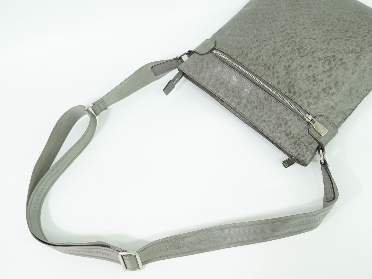 LOUIS VUITTON サシャ タイガ レザー ショルダーバッグ グラシエ M32630