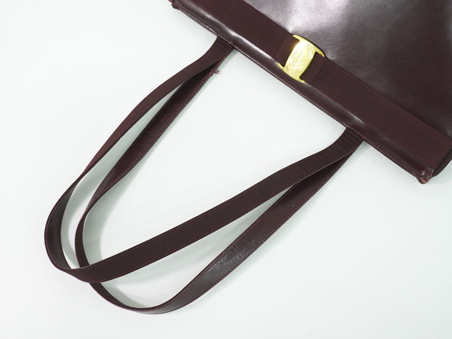 Salvatore Ferragamo ヴァラ ショルダーバッグ ボルドー