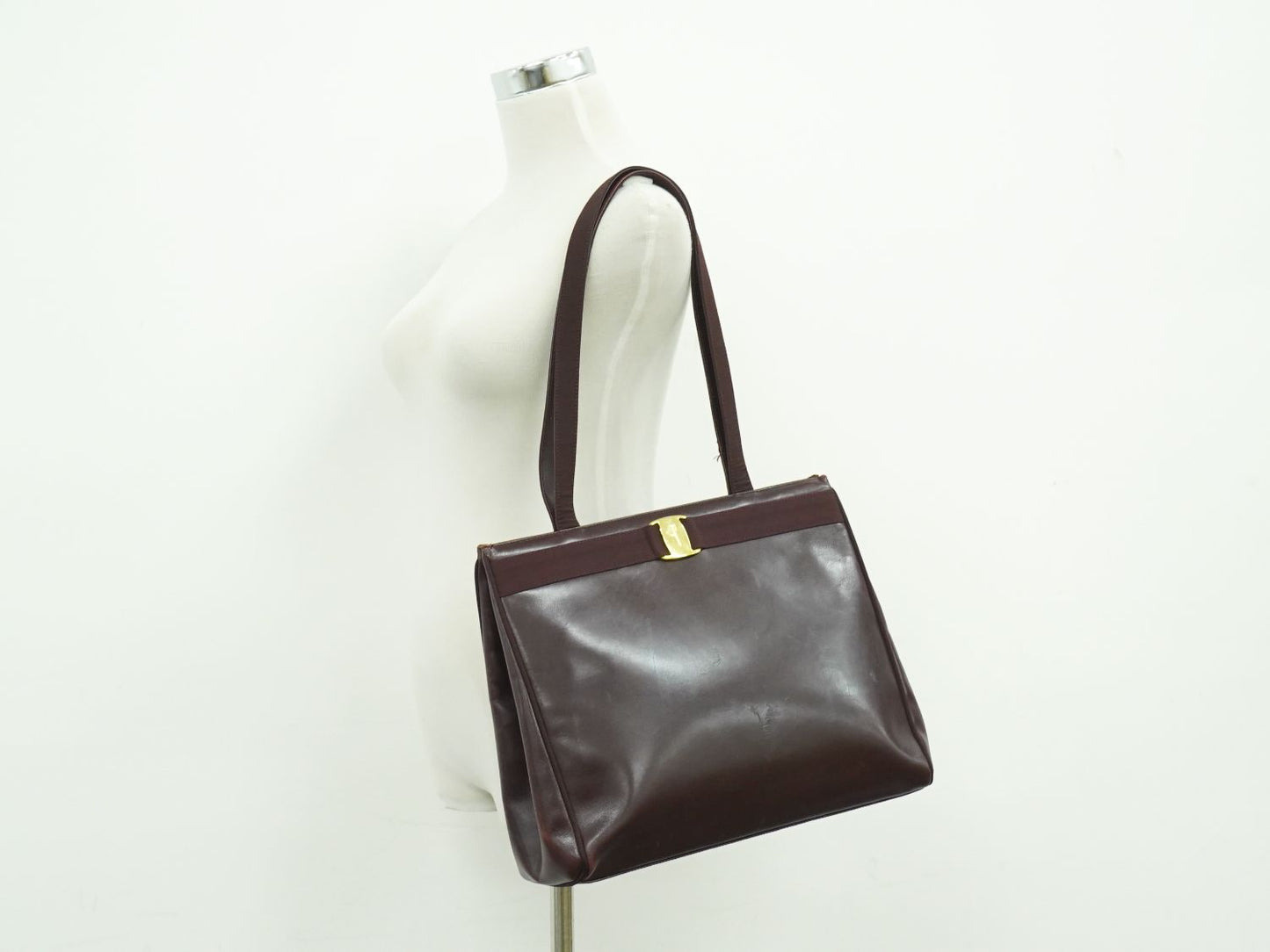 Salvatore Ferragamo ヴァラ ショルダーバッグ ボルドー