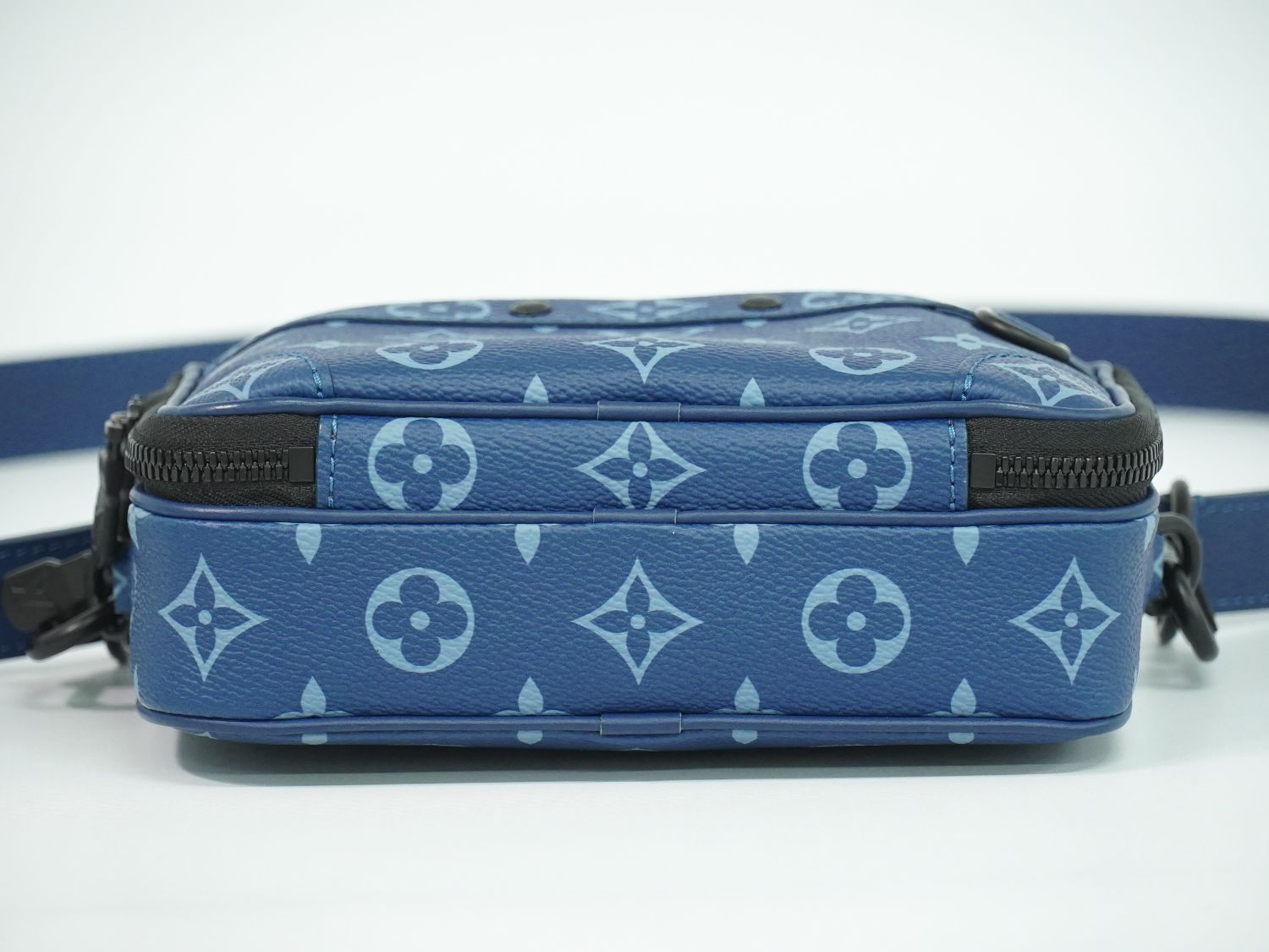 LOUIS VUITTON ナノアルファ ウェアラブル ウォレット モノグラム