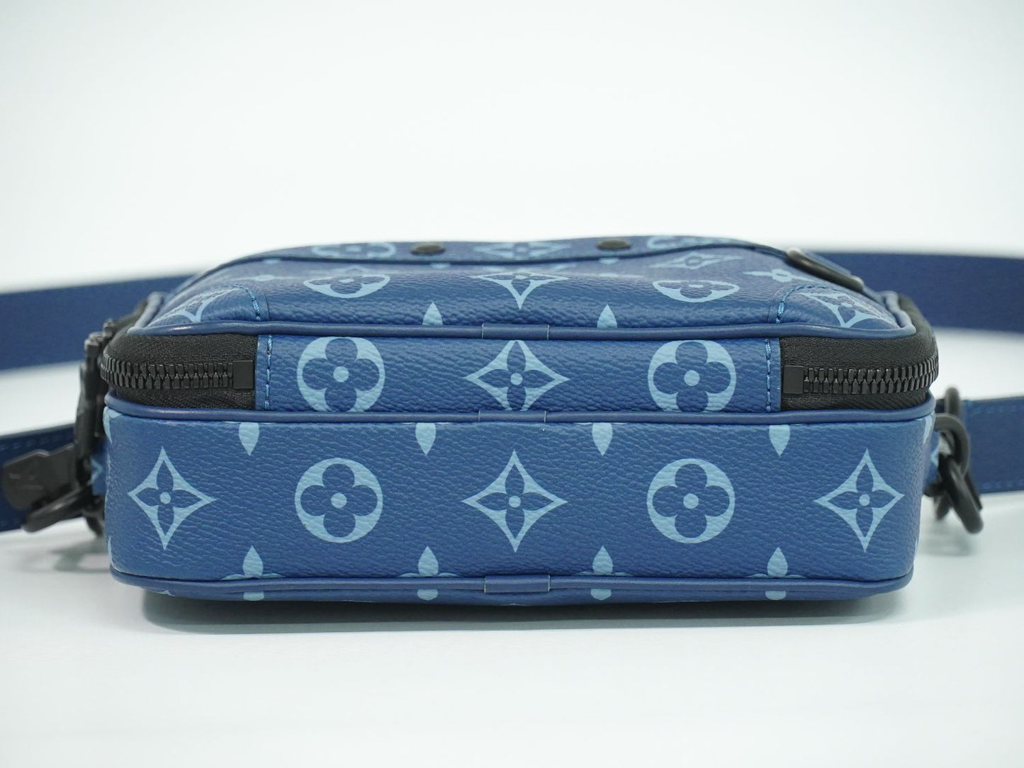 LOUIS VUITTON ナノアルファ ウェアラブル ウォレット モノグラム ネイビー ショルダーバッグ ブルー M82801