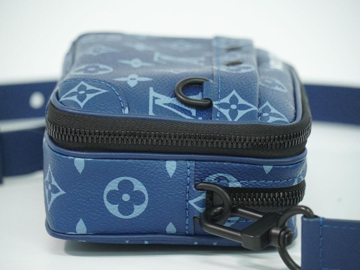 LOUIS VUITTON ナノアルファ ウェアラブル ウォレット モノグラム ネイビー ショルダーバッグ ブルー M82801