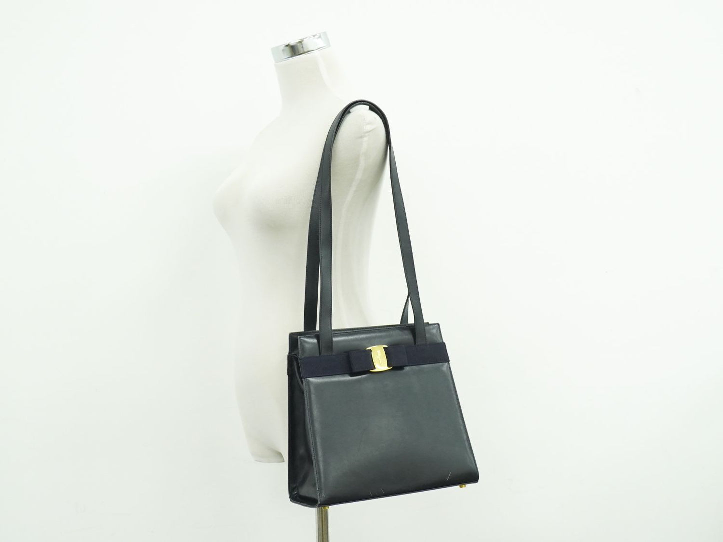 Salvatore Ferragamo ヴァラ リボン ショルダーバッグ ネイビー