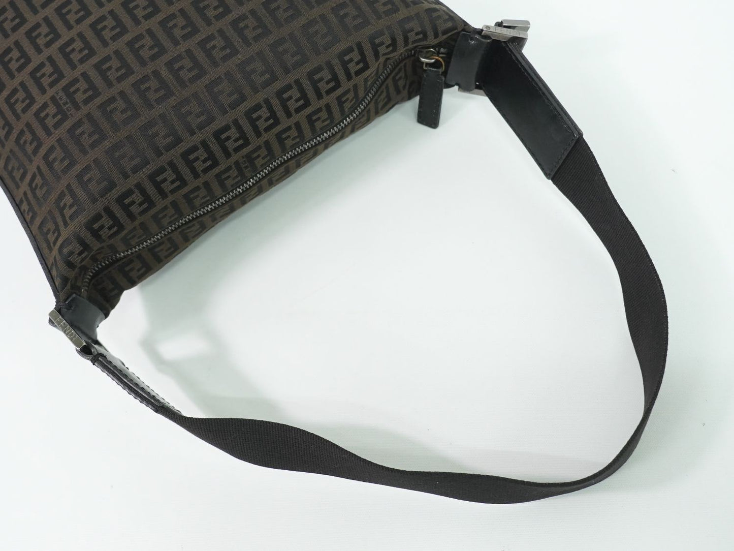 FENDI ズッキーノ ショルダーバッグ ブラウン 7VA004