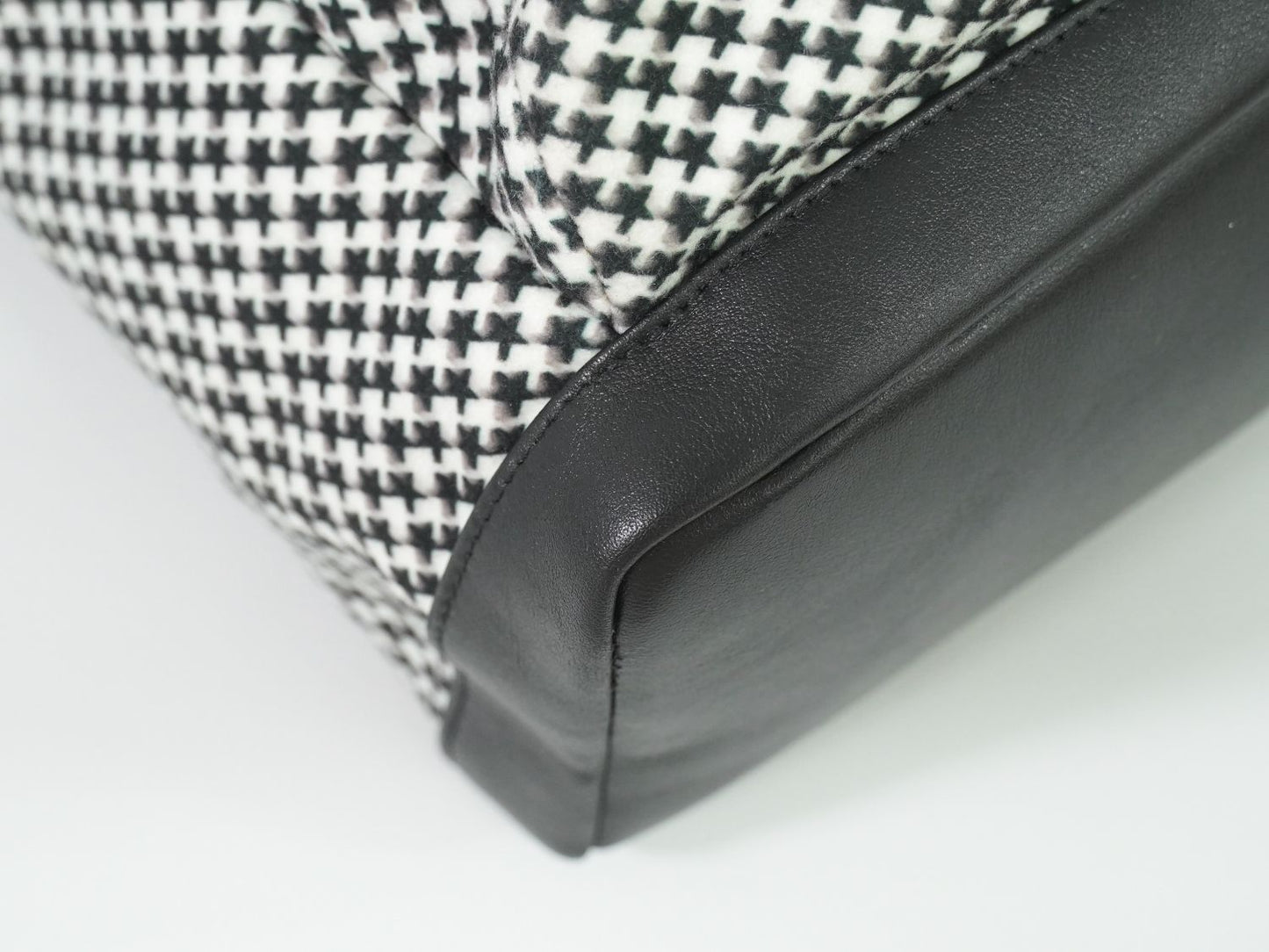 JIMMY CHOO ウィルマー ハウンドトゥース リュックサック ブラック ホワイト