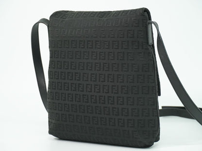 FENDI ズッキーノ ショルダーバッグ ブラック 8BT127