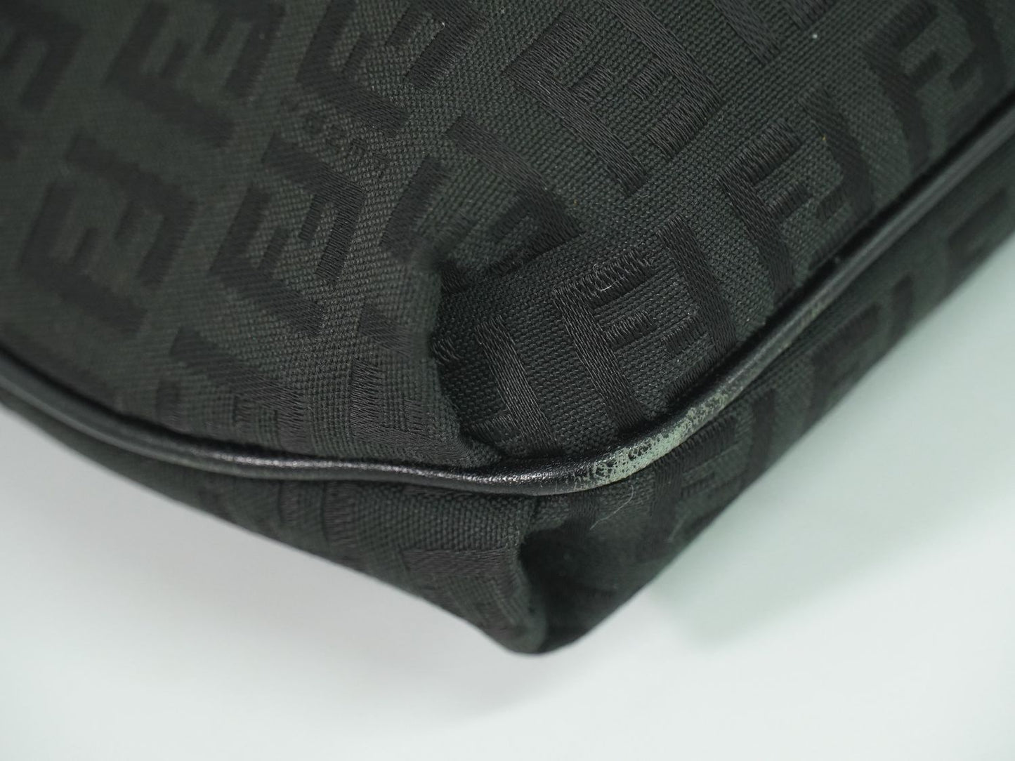 FENDI ズッキーノ ショルダーバッグ ブラック 8BT127