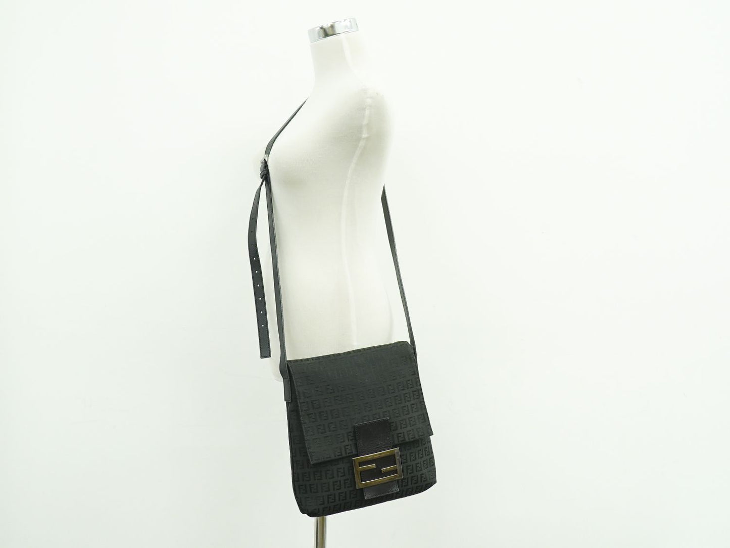 FENDI ズッキーノ ショルダーバッグ ブラック 8BT127