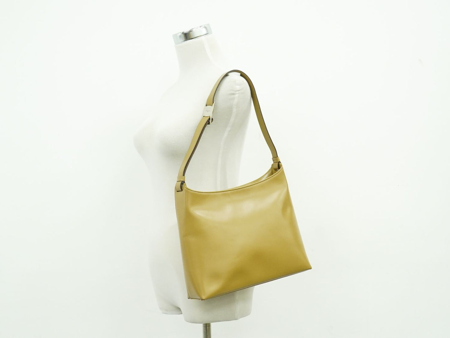 Salvatore Ferragamo ショルダーバッグ ベージュ